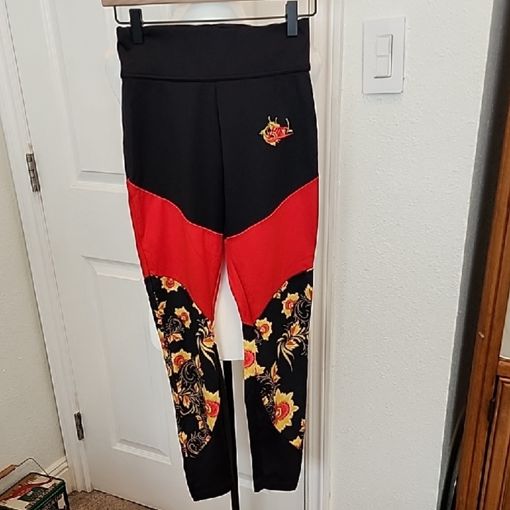 Nike WOMEN'S Sportswear Essential Floral Leggings RUSSIAN FLORAL SIZE Small